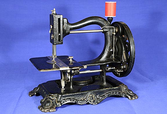 VINTAGE ELDREDGE CAST IRON SEWING MACHINE SHUTTLE AND BOBBIN PA